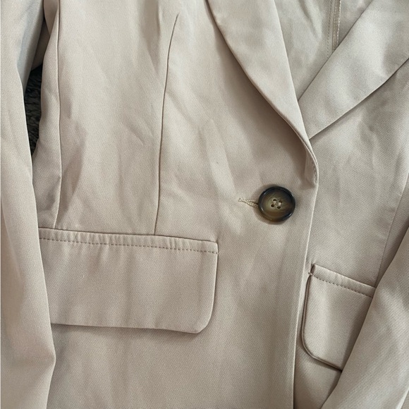 NWOT beige fitted blazer - Picture 2 of 6